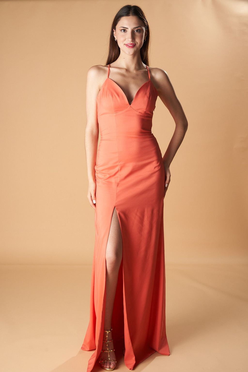 Vestido largo satinado Ibiza con escote en V – foto 2